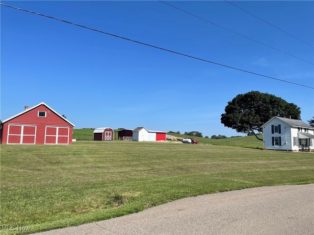 1515 Meadow Farm Church Road, Zanesville, OH 43701