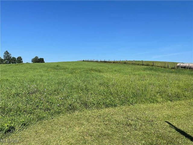 1515 Meadow Farm Church Road, Zanesville, OH 43701