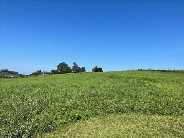 1515 Meadow Farm Church Road, Zanesville, OH 43701