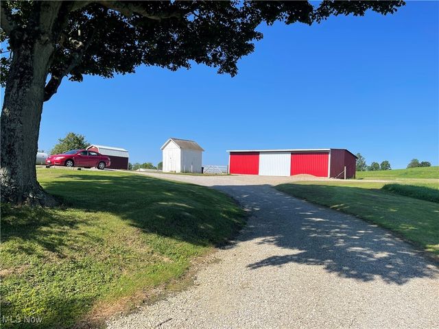 1515 Meadow Farm Church Road, Zanesville, OH 43701