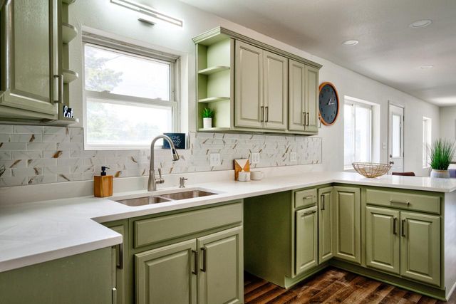 5940 N 72nd STREET, Milwaukee, WI 53218