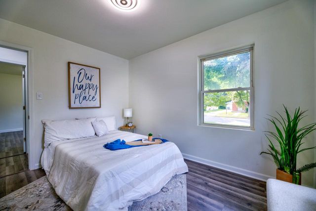 5940 N 72nd STREET, Milwaukee, WI 53218