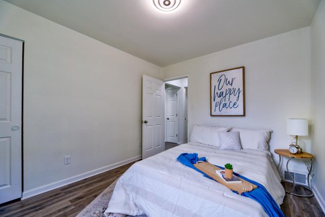 5940 N 72nd STREET, Milwaukee, WI 53218