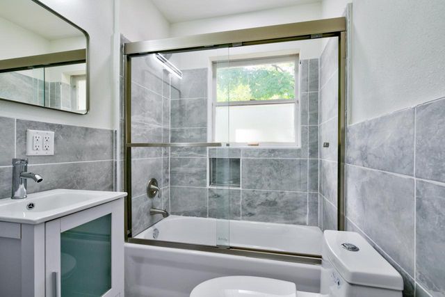 5940 N 72nd STREET, Milwaukee, WI 53218