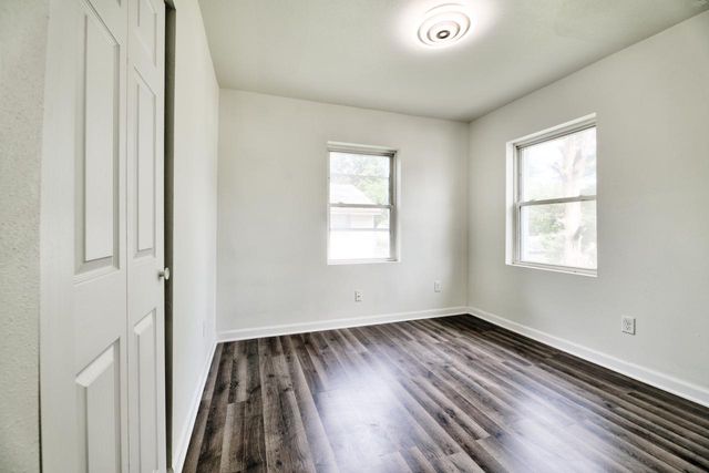 5940 N 72nd STREET, Milwaukee, WI 53218