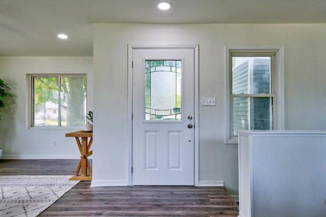 5940 N 72nd STREET, Milwaukee, WI 53218