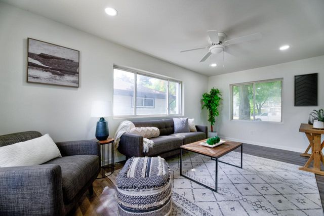 5940 N 72nd STREET, Milwaukee, WI 53218