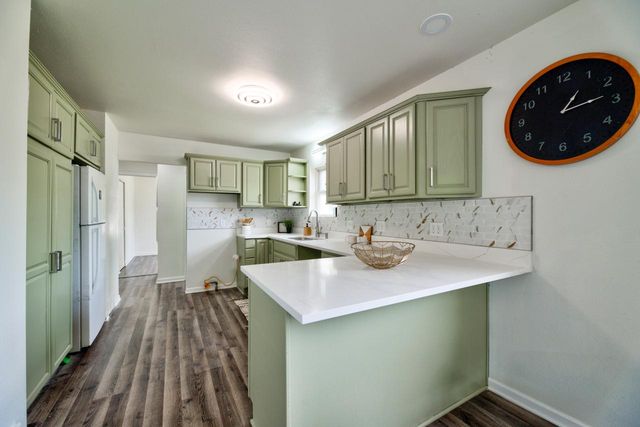 5940 N 72nd STREET, Milwaukee, WI 53218