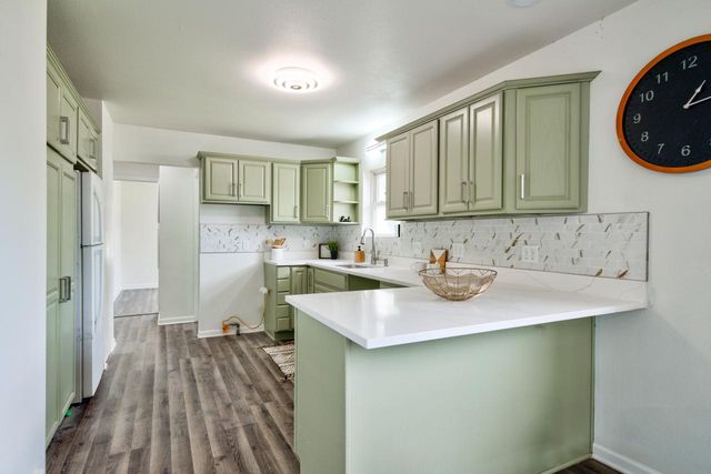 5940 N 72nd STREET, Milwaukee, WI 53218