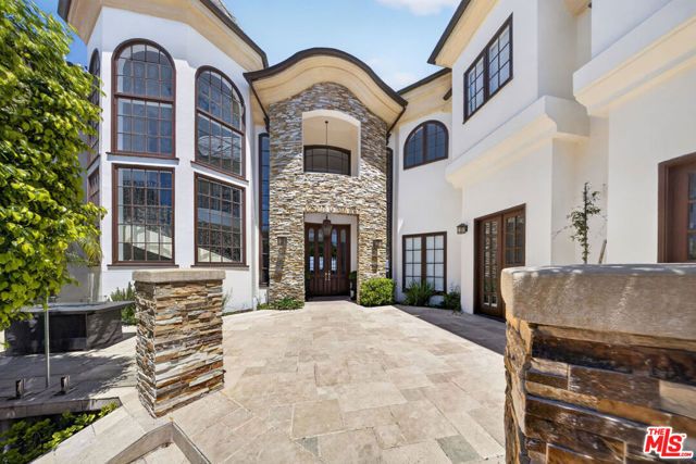 13320 Mulholland Drive, Beverly Hills, CA 90210