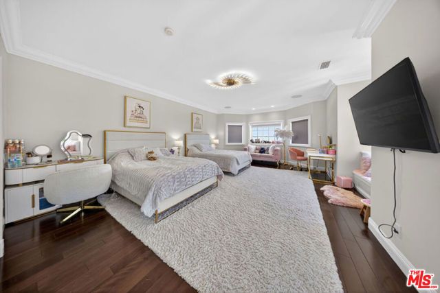 13320 Mulholland Drive, Beverly Hills, CA 90210