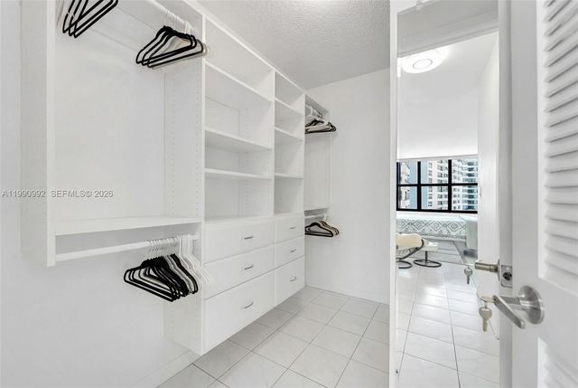 2500 PARKVIEW DR 1418, Hallandale Beach, FL 33009