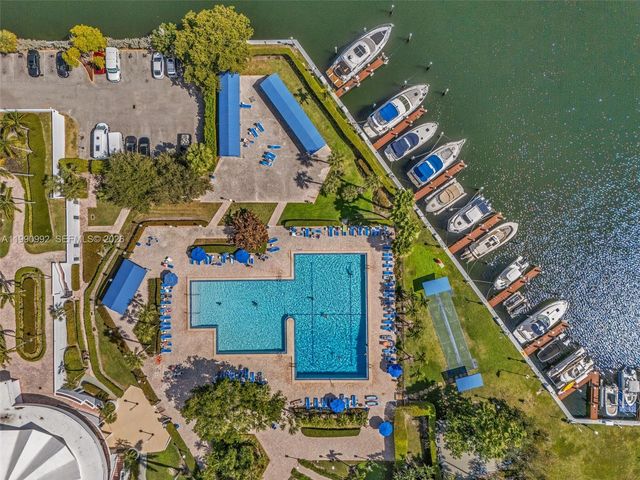 2500 PARKVIEW DR 1418, Hallandale Beach, FL 33009