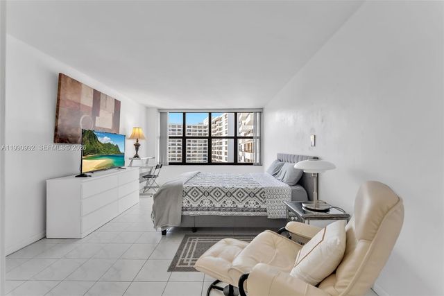 2500 PARKVIEW DR 1418, Hallandale Beach, FL 33009