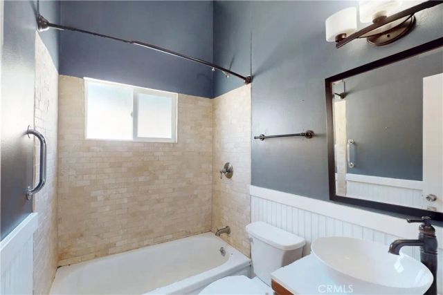 20703 Collins Street, Woodland Hills, CA 91367