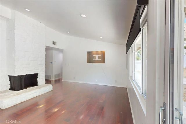 20703 Collins Street, Woodland Hills, CA 91367