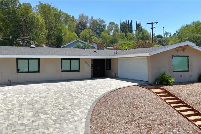 20703 Collins Street, Woodland Hills, CA 91367