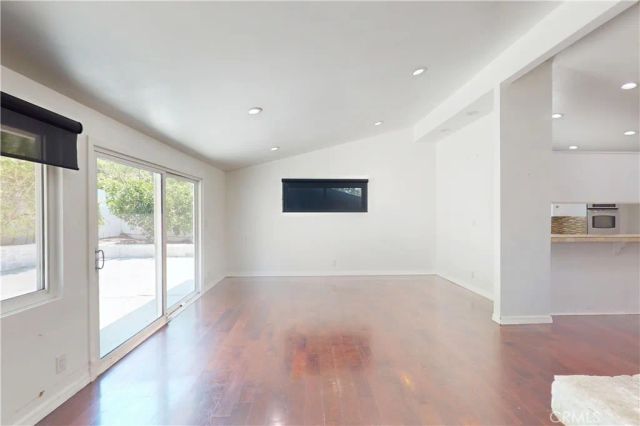 20703 Collins Street, Woodland Hills, CA 91367