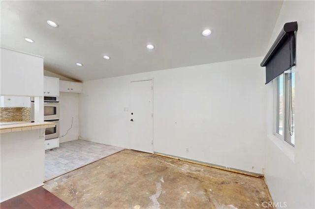 20703 Collins Street, Woodland Hills, CA 91367