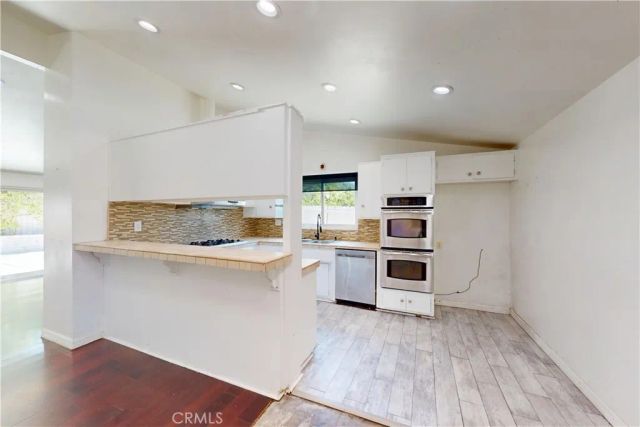 20703 Collins Street, Woodland Hills, CA 91367
