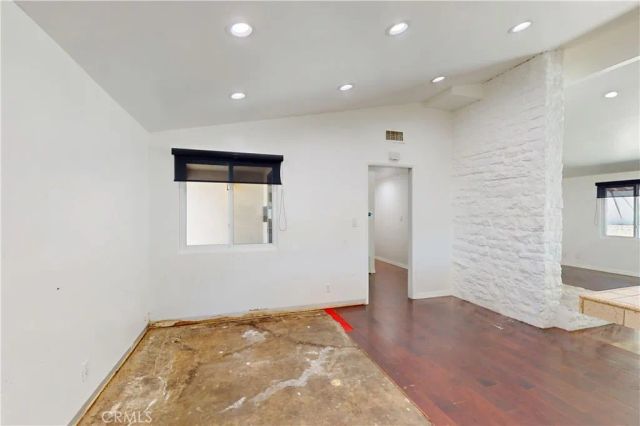 20703 Collins Street, Woodland Hills, CA 91367