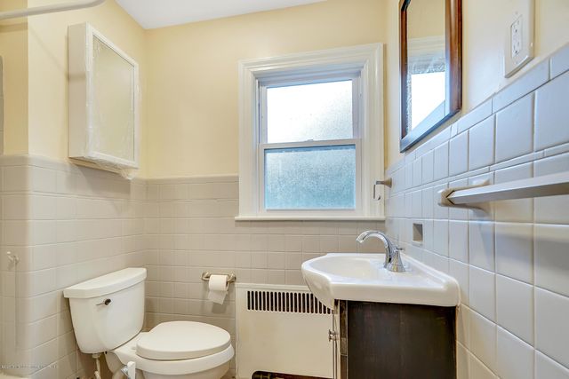 407 Redmond Avenue, Oakhurst, NJ 07755