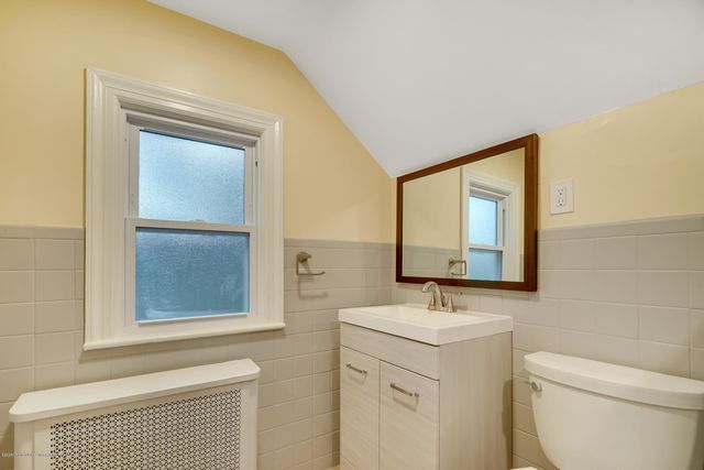 407 Redmond Avenue, Oakhurst, NJ 07755