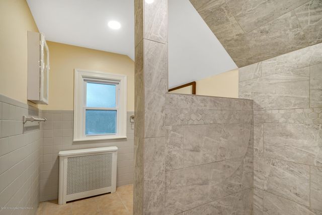 407 Redmond Avenue, Oakhurst, NJ 07755