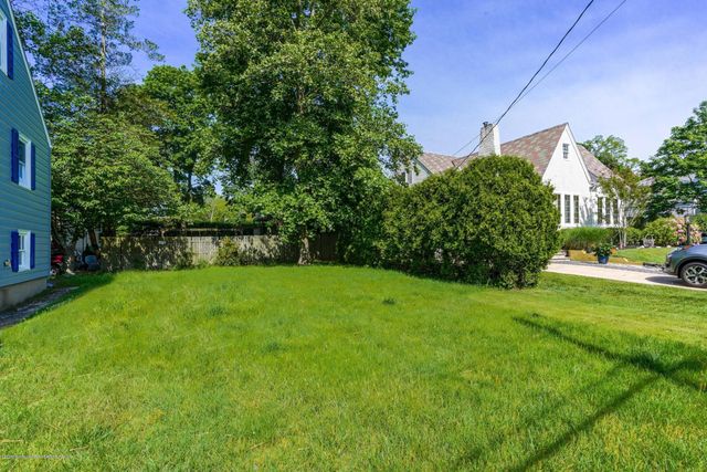 407 Redmond Avenue, Oakhurst, NJ 07755