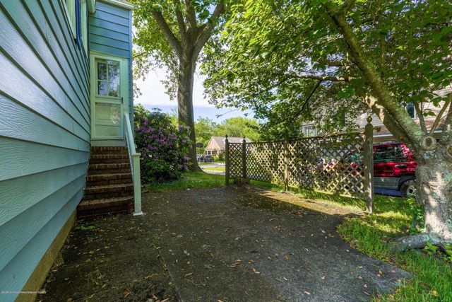 407 Redmond Avenue, Oakhurst, NJ 07755