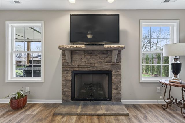 1493 English Oak Dr, Clarksville, TN 37043