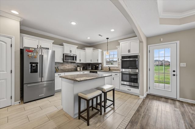 1493 English Oak Dr, Clarksville, TN 37043