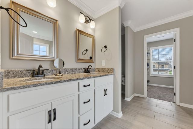 1493 English Oak Dr, Clarksville, TN 37043