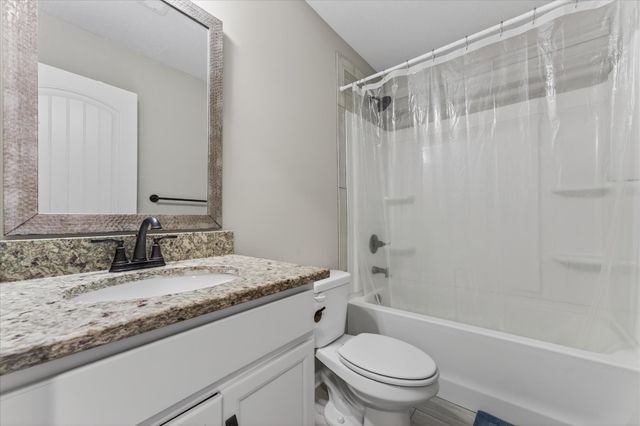 1493 English Oak Dr, Clarksville, TN 37043