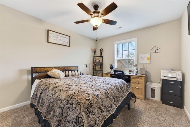 1493 English Oak Dr, Clarksville, TN 37043
