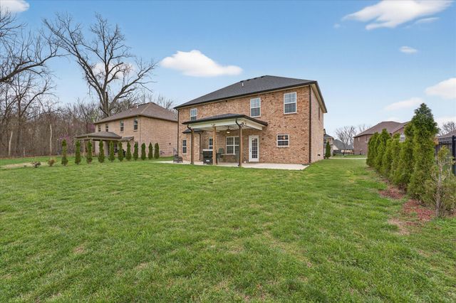 1493 English Oak Dr, Clarksville, TN 37043