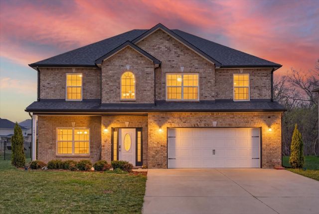 1493 English Oak Dr, Clarksville, TN 37043