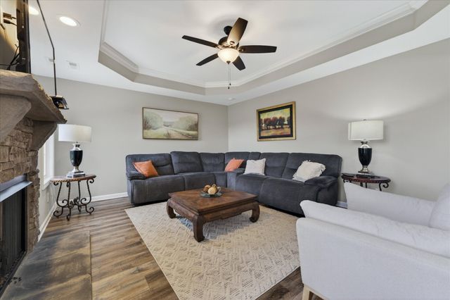 1493 English Oak Dr, Clarksville, TN 37043