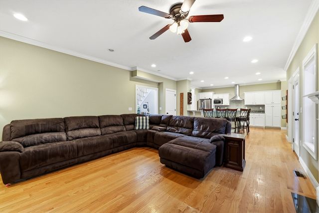 34 Bissonnette Cir, Southampton, MA 01073