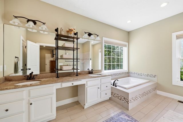 34 Bissonnette Cir, Southampton, MA 01073
