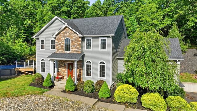 34 Bissonnette Cir, Southampton, MA 01073