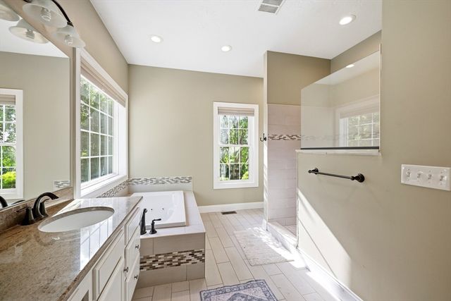 34 Bissonnette Cir, Southampton, MA 01073