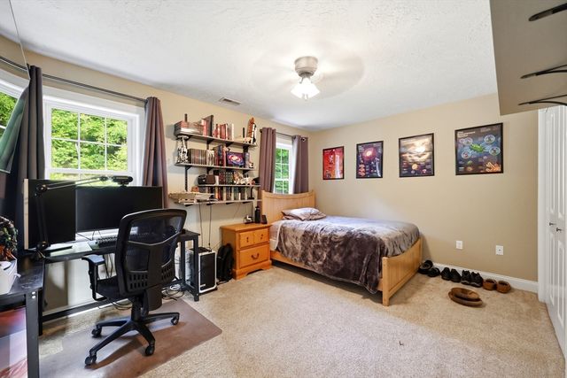34 Bissonnette Cir, Southampton, MA 01073
