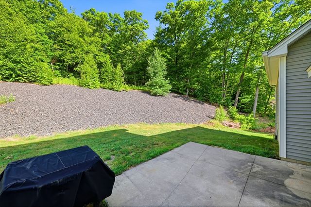 34 Bissonnette Cir, Southampton, MA 01073