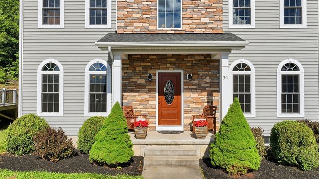 34 Bissonnette Cir, Southampton, MA 01073