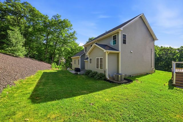 34 Bissonnette Cir, Southampton, MA 01073