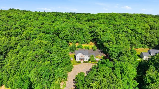 34 Bissonnette Cir, Southampton, MA 01073