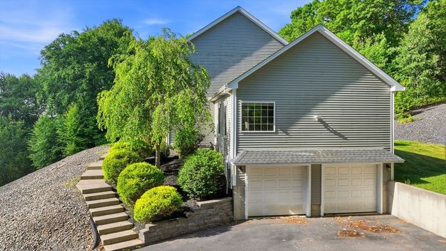 34 Bissonnette Cir, Southampton, MA 01073