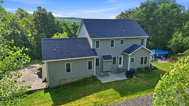 34 Bissonnette Cir, Southampton, MA 01073