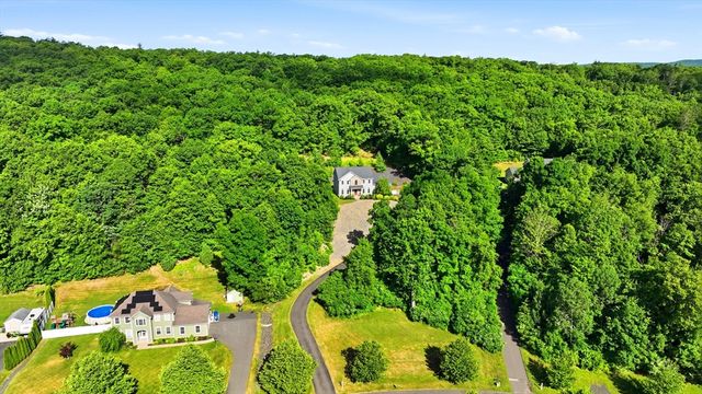 34 Bissonnette Cir, Southampton, MA 01073